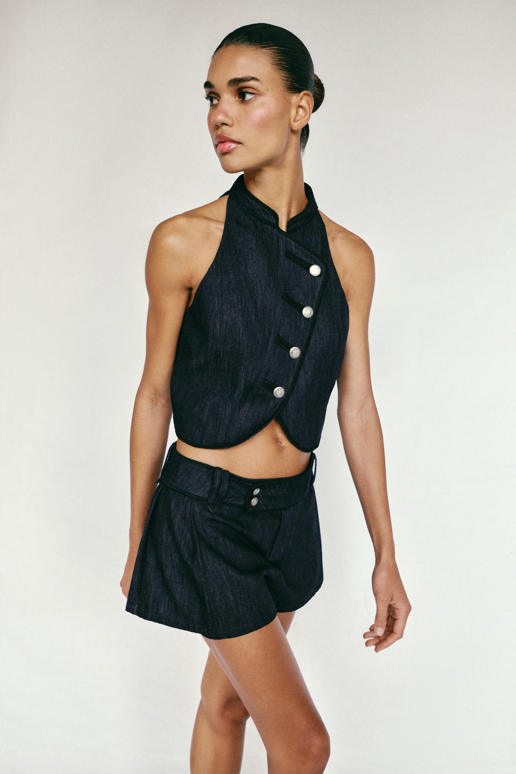 CONTRAST PIPING HALTER VEST